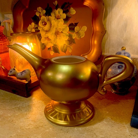 Walt Disney's Aladdin Movie Lamp 44 oz Sculpted Ceramic Teapot Missing The Lid. - Picture 1 of 9